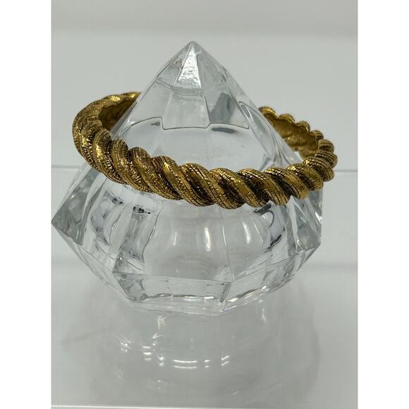 Vintage Chanel Made in France Twist Bangle - Picture 14 of 16